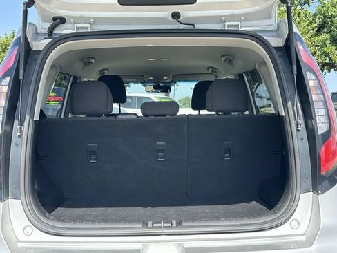 Used 2018 Kia Soul FWD image 25