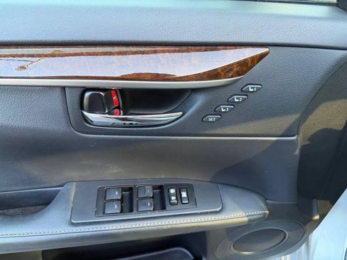 Used 2015 Lexus ES 350 w/ Premium Package FWD image 16