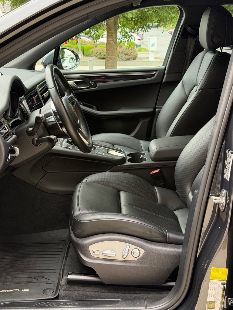 Used 2021 Porsche Macan AWD/4WD image 23