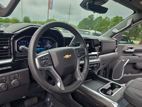 Used 2026 Chevrolet Silverado 2500 LTZ w/ LTZ Plus Package AWD/4WD image 17