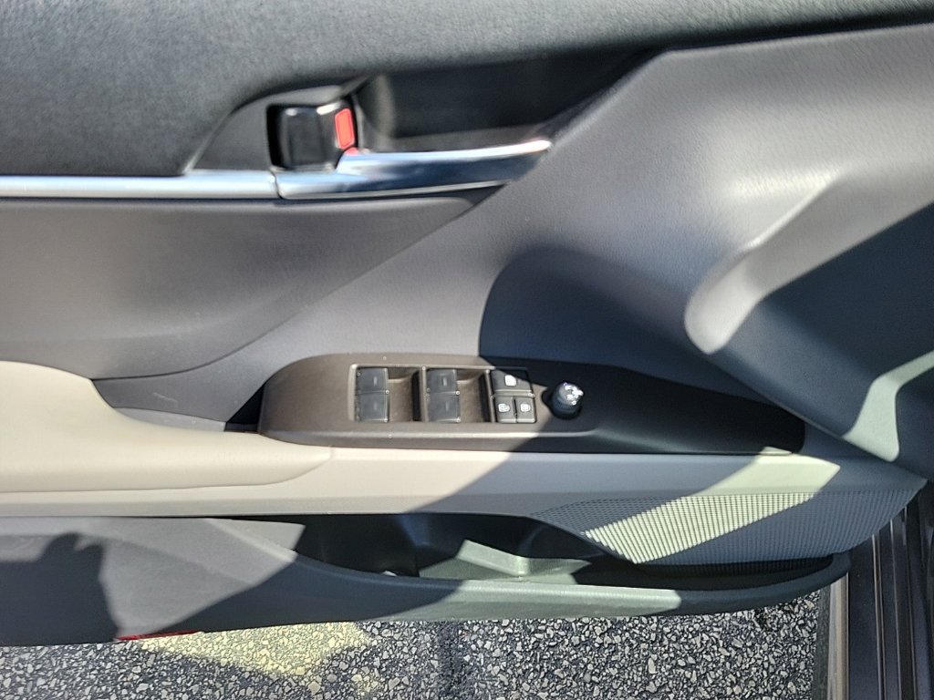 Used 2023 Toyota Camry SE FWD image 9