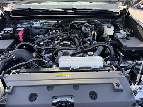 Certified 2025 Toyota Tacoma SR5 AWD/4WD image 15