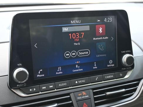 Used 2025 Nissan Altima 2.5 SV FWD image 17