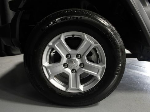 Used 2022 Jeep Wrangler Unlimited Sport image 19