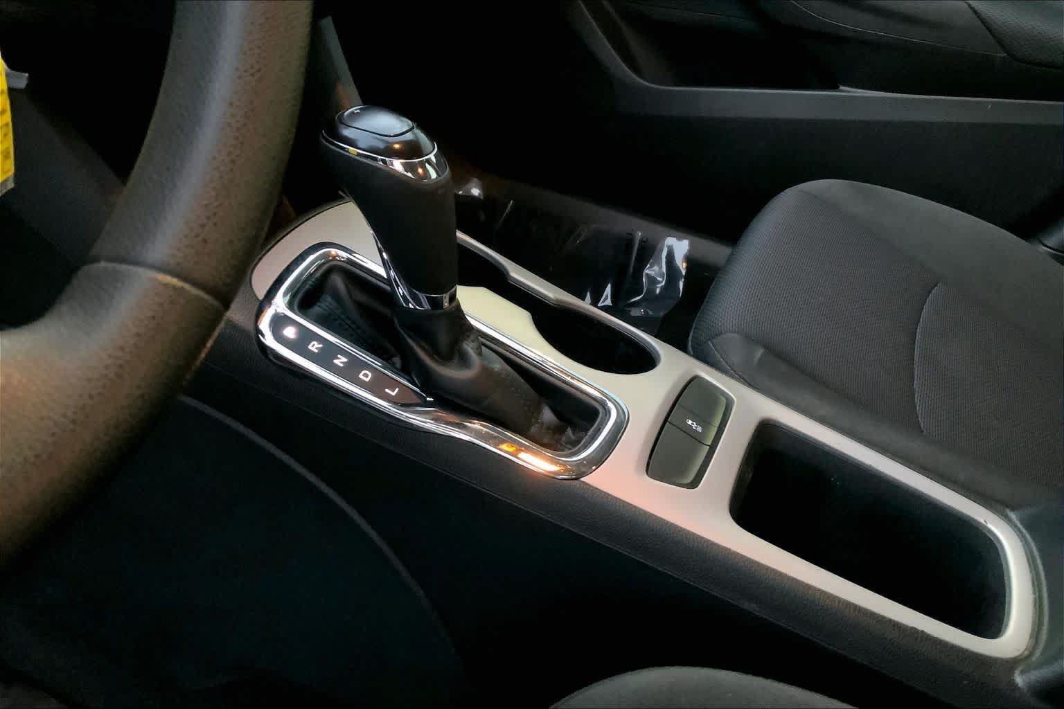 Used 2017 Chevrolet Cruze LS FWD image 13
