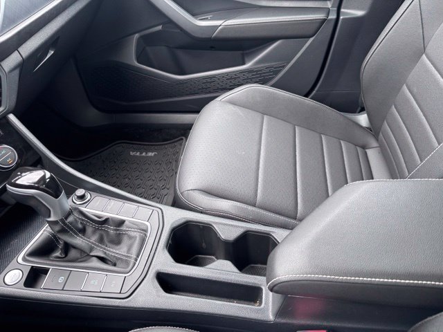 Used 2024 Volkswagen Jetta SE w/ Panoramic Sunroof Package FWD image 25