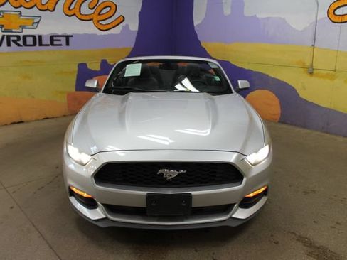 Used 2016 Ford Mustang Convertible RWD image 3