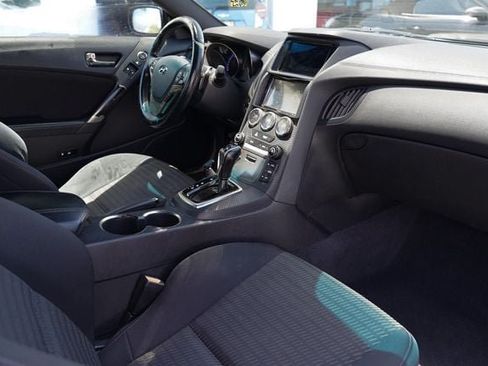 Used 2016 Hyundai Genesis 3.8 RWD image 17