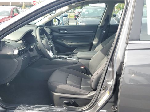 New 2025 Nissan Altima 2.5 SV image 11