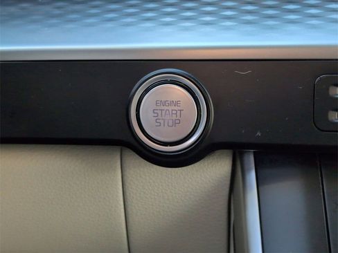 Certified 2024 Kia Carnival LX image 16