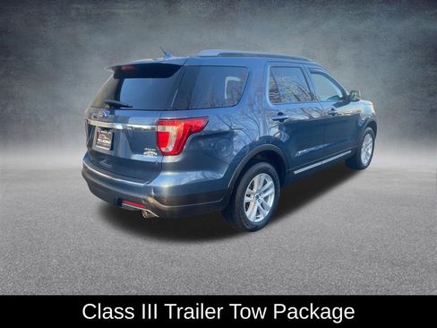 Used 2018 Ford Explorer XLT w/ Equipment Group 202A image 6