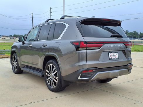 Used 2024 Lexus LX 600 4WD w/ Luxury Package image 2