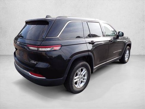 Used 2024 Jeep Grand Cherokee Laredo AWD/4WD image 4