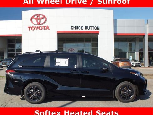 Used 2025 Toyota Sienna XSE image 1