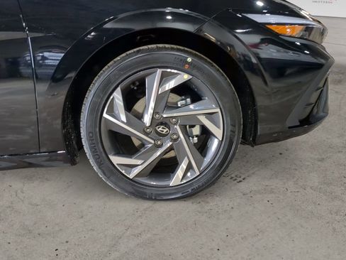 Used 2025 Hyundai Elantra Sport image 17