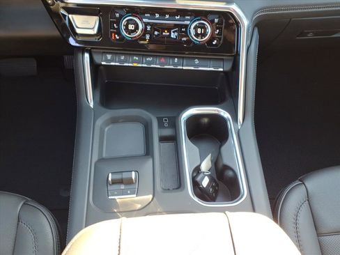 Used 2024 GMC Sierra 2500 Denali w/ Denali Reserve Package image 25