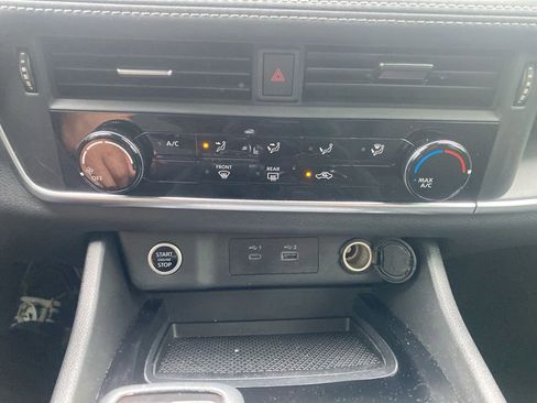 Used 2023 Nissan Rogue S image 23