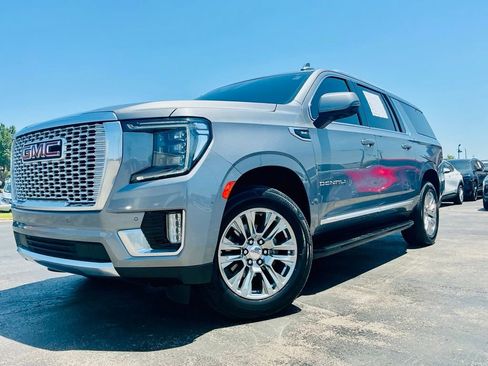 Used 2021 GMC Yukon XL Denali AWD/4WD image 13