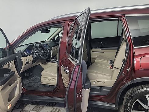 Certified 2021 Honda Pilot Touring image 16