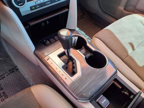 Used 2012 Toyota Camry XLE w/ Leather Pkg FWD image 26