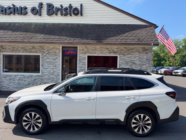 Used 2024 Subaru Outback Limited AWD/4WD image 9