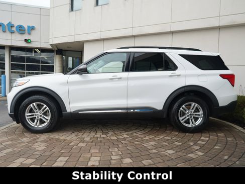 Used 2020 Ford Explorer XLT AWD/4WD image 17