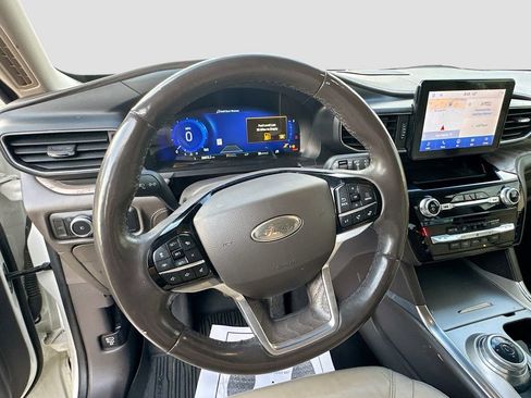 Used 2022 Ford Explorer Platinum w/ Equipment Group 601A image 11