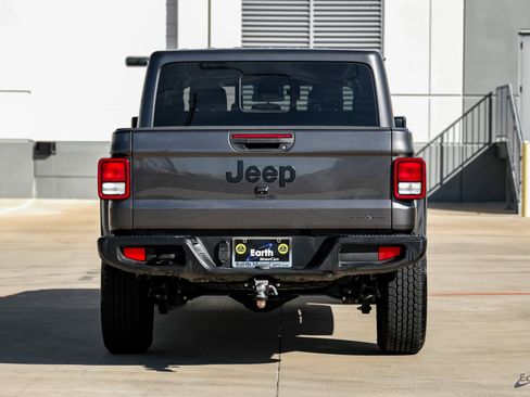Used 2024 Jeep Gladiator Sport image 10