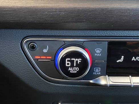 Used 2024 Audi Q5 e Premium w/ Convenience Package image 36