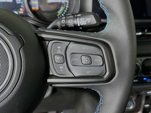 Used 2025 Jeep Wrangler Unlimited Rubicon 4xe image 17