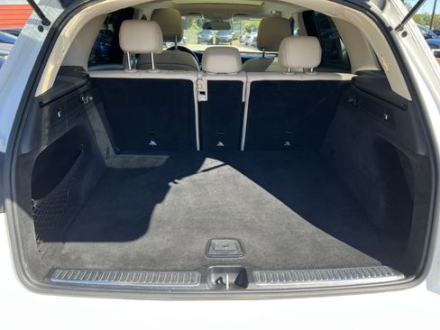 Used 2018 Mercedes-Benz GLC 300 w/ Premium Package image 19