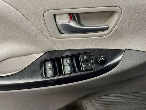 Used 2019 Toyota Sienna LE FWD image 17