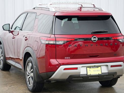 Used 2022 Nissan Pathfinder SL w/ Lighting Package (N92) image 50