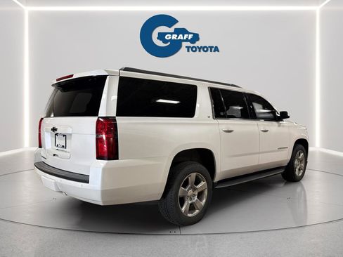 Used 2018 Chevrolet Suburban LT w/ Luxury Package AWD/4WD image 8