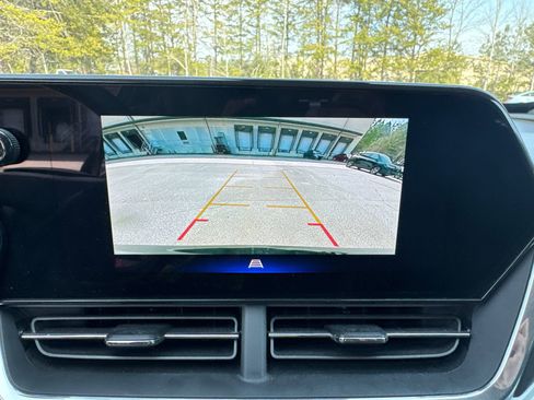 Used 2025 Chevrolet Trax LT w/ LT Convenience Package image 29