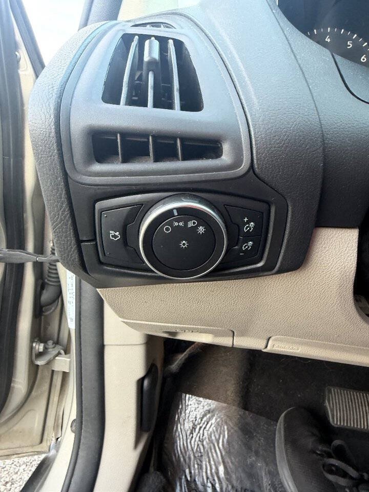 Used 2016 Ford Focus SE FWD image 11