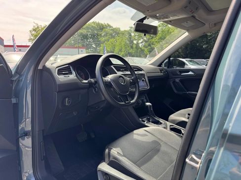 Used 2020 Volkswagen Tiguan SE w/ Panoramic Sunroof Package AWD/4WD image 20