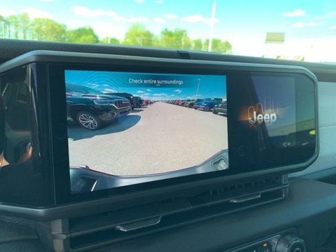 New 2025 Jeep Gladiator Sport image 17