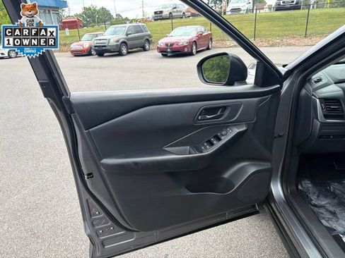 Used 2024 Nissan Rogue S FWD image 12
