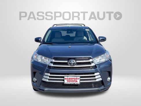 Used 2019 Toyota Highlander Plus AWD/4WD image 12