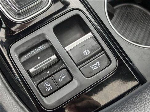 Certified 2025 Honda Pilot Touring image 13