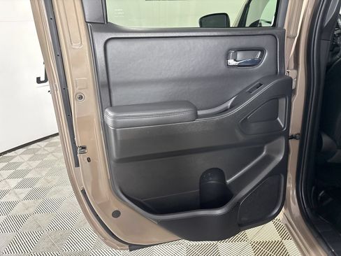 Used 2022 Nissan Frontier PRO-4X w/ Pro-4X Premium Package AWD/4WD image 23