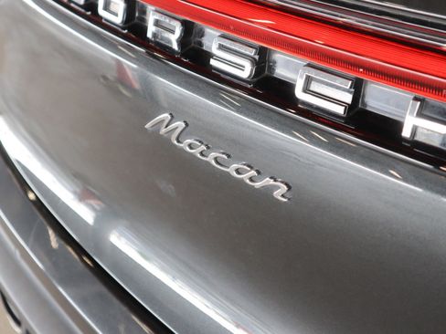 Certified 2024 Porsche Macan AWD/4WD image 29