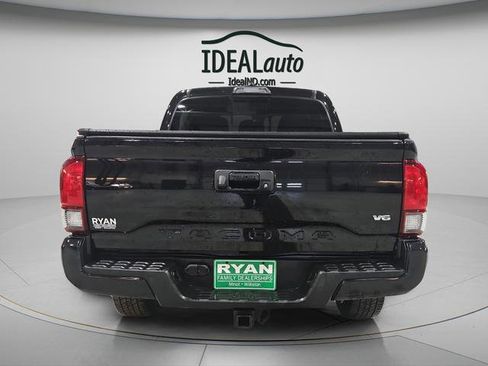 Used 2018 Toyota Tacoma TRD Sport image 4