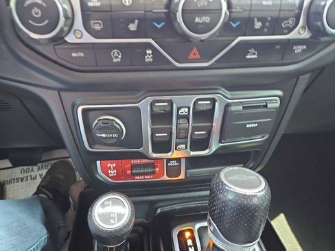 Used 2021 Jeep Gladiator Mojave AWD/4WD image 17