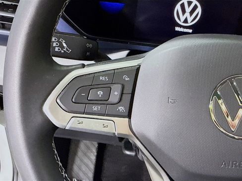 Used 2023 Volkswagen Taos SE w/ Panoramic Sunroof Package image 21