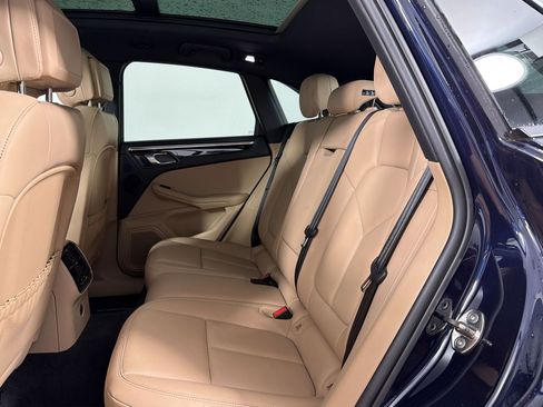 Certified 2023 Porsche Macan AWD/4WD image 23