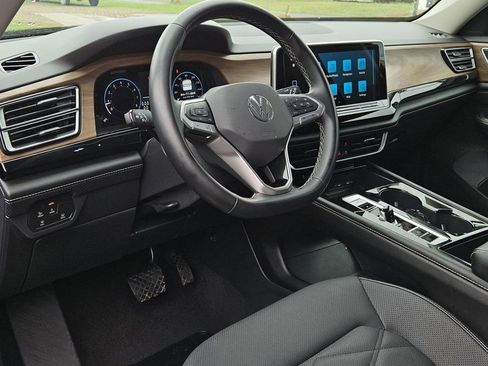 Used 2024 Volkswagen Atlas SE image 24