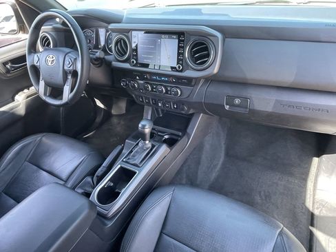Used 2022 Toyota Tacoma TRD Sport w/ TRD Premium Sport Package AWD/4WD image 12