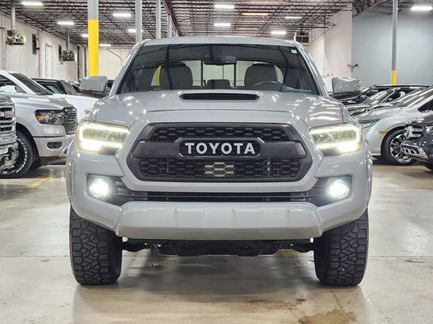 Used 2021 Toyota Tacoma TRD Sport w/ Technology Package RWD image 3
